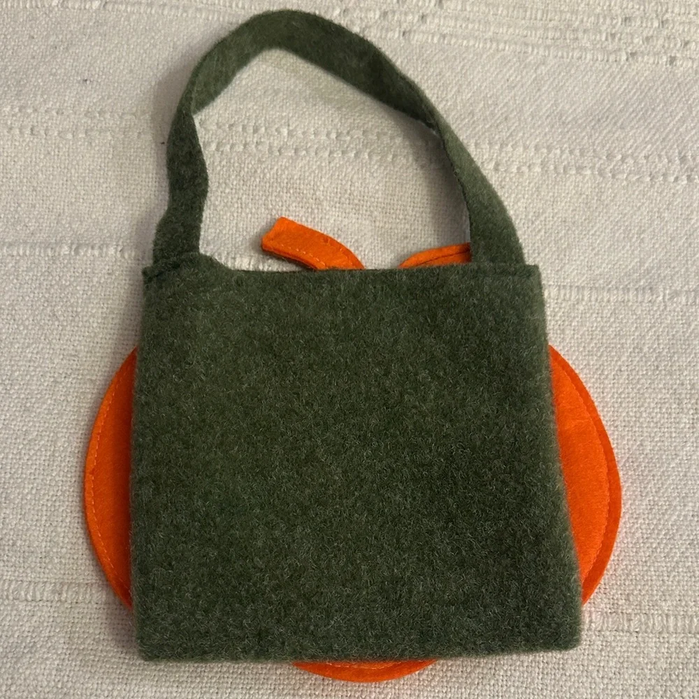 N/A charming felt